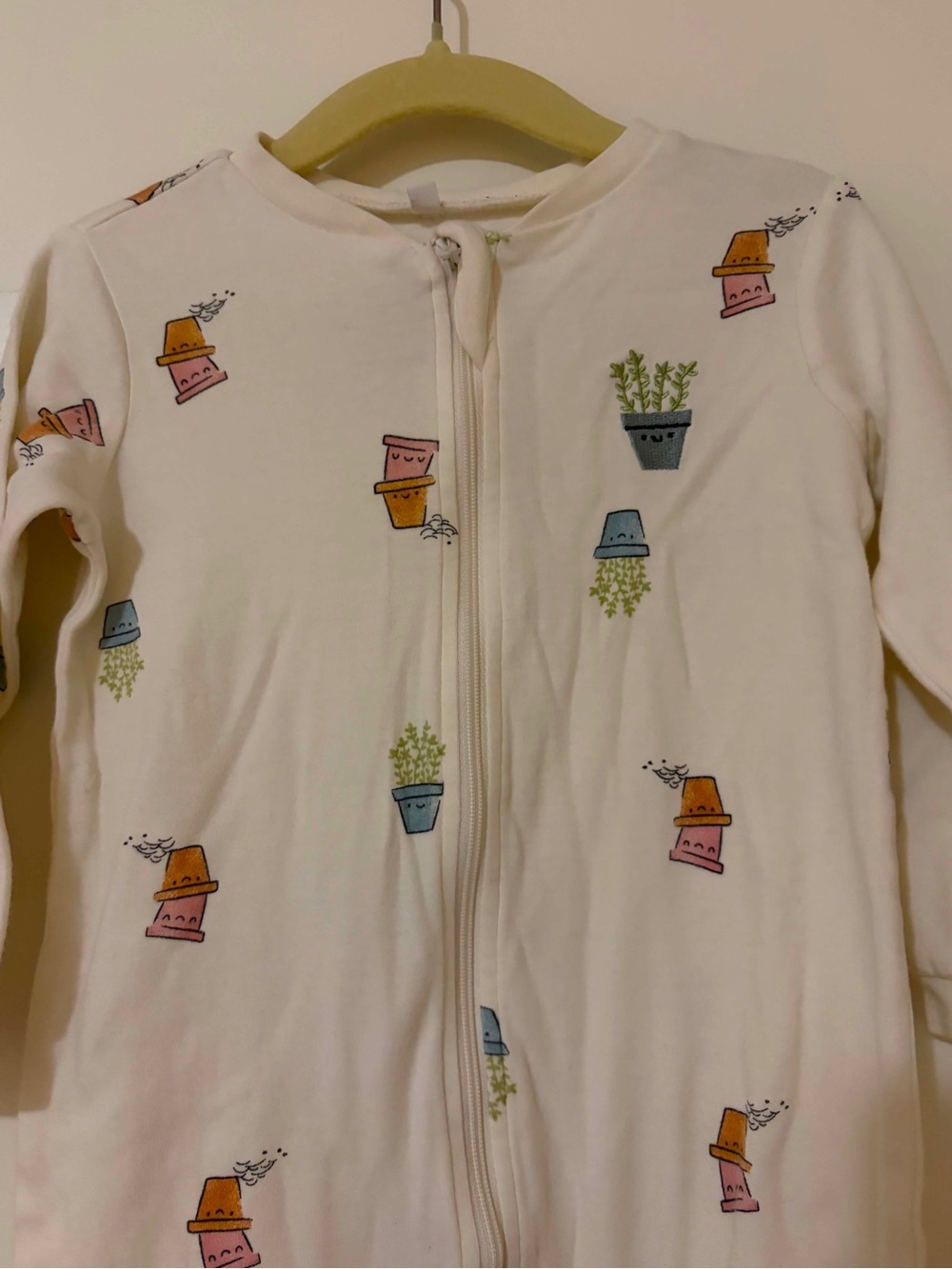 5/$30🍒Neutral Plant Pot Print Kids Footies
